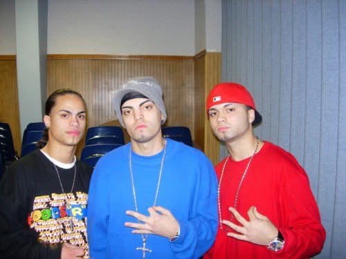 C-Lowz, Brujo y D Voiz, antes de un evento en Roslindale, MA.