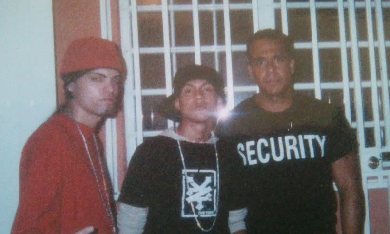 Brujo frente a Mas Flow Studio con Tainy, 2007.