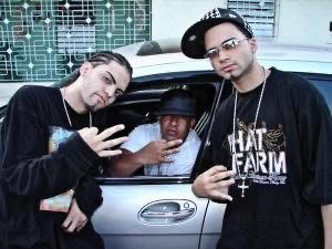 Brujo y D Voiz conocen a Daddy Yankee.