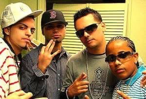 Brujo y D Voiz con Naldo y YoSeph The One, de Mas Flow Family.