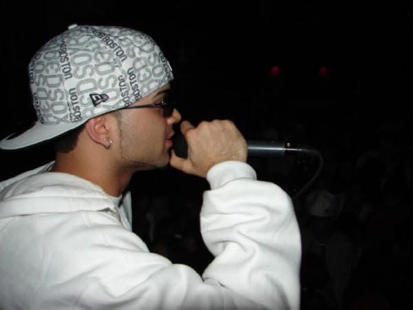 Noche De Humo, Cultural Center, South End, Boston — 3 de noviembre de 2006. D Voiz de perfil, primer plano.