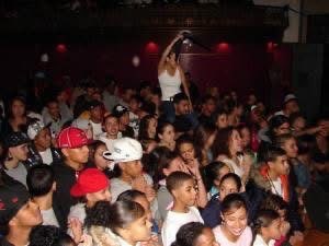 Noche De Humo, Cultural Center, South End, Boston — 3 de noviembre de 2006. Un público repleto.