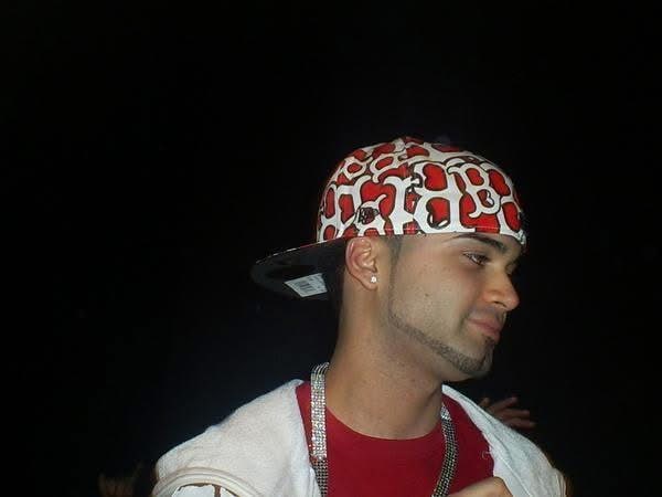 Noche De Humo 2, George Hernandez Cultural Center, South End, Boston. D Voiz en el escenario.